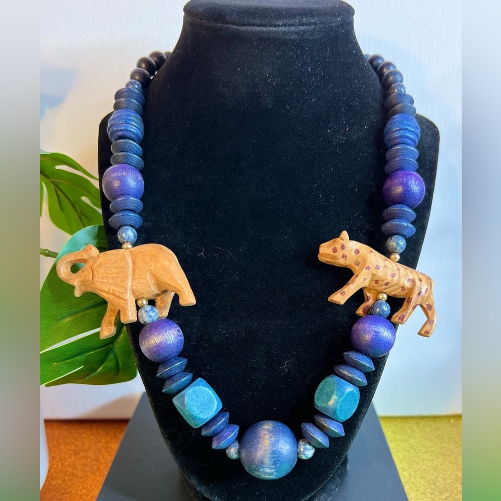 Vintage 80’s Néw Old Stock Wooden Animal Necklace